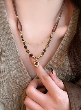 美拉德棕色太阳花虎眼石项链女2026新款双层复古配饰高级感毛衣链