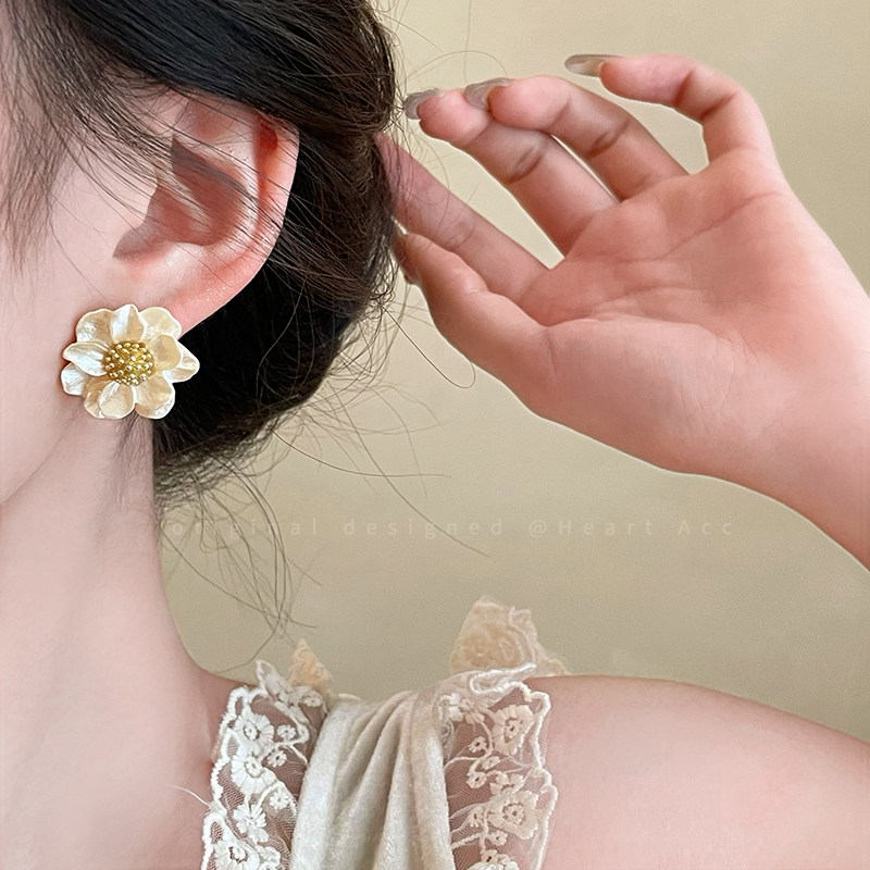 金色山茶花银针耳钉女小众设计感气质耳环2025新款优雅高级感耳饰,淘宝优惠券,粉丝福利购,淘宝优惠卷