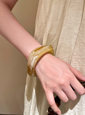 宽边亚克力醋酸手镯女复古小众设计感手饰法式气质百搭高级感配饰