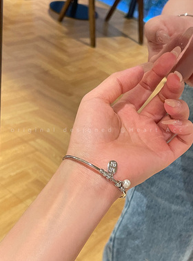 福牌蝴蝶珍珠手链女生