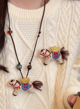 可爱布偶元宝小马串珠项链女2025新款秋冬本命年吊坠毛衣链配饰品
