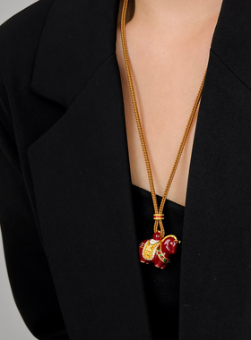 珐琅新中式国风马年本命年红色小马吊坠编织绳长款毛衣链高级感