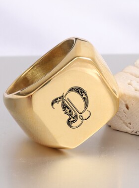 新款欧美26个性英文首字母钛钢戒指男复古朋克方形18MM金色热卖女