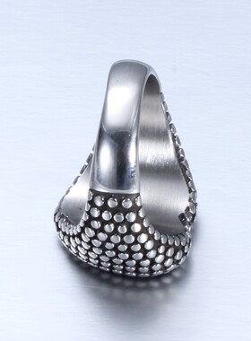 新款欧美跨境17MM复古黑色朋克爱心桃心圆点戒指男铸造钛钢戒指女