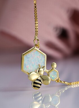 新款春夏韩版几何型饰品黄金澳宝蜜蜂项链女士简约复古ins风吊坠