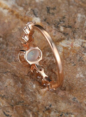 新款跨境时尚通勤香槟金四爪椭圆白澳宝边月亮戒指