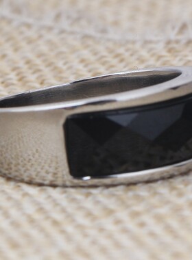 新款厂家欧美15MM时尚简约黑色菱形多切面半弧不锈钢百搭戒指热卖