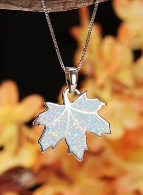 欧泊白色枫叶项链吊坠新品
