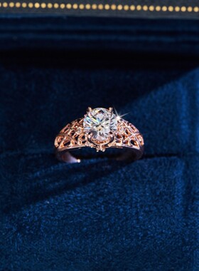 新款跨境莫桑钻戒铜金四爪莫桑戒指时尚轻奢小众百搭款戒指饰品