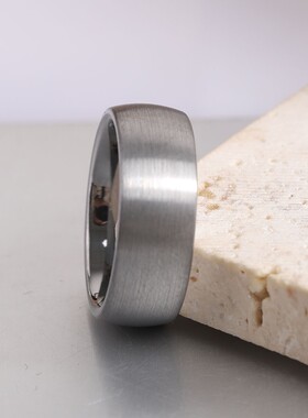 新款欧美亚马逊8MM间金黑弧磨砂钨钢戒指环简约情侣钨金对戒戒指