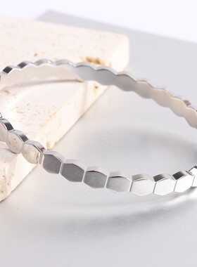 新款欧美60MM简约个性六边形蜂巢手镯菱形光面卡扣手环手镯女