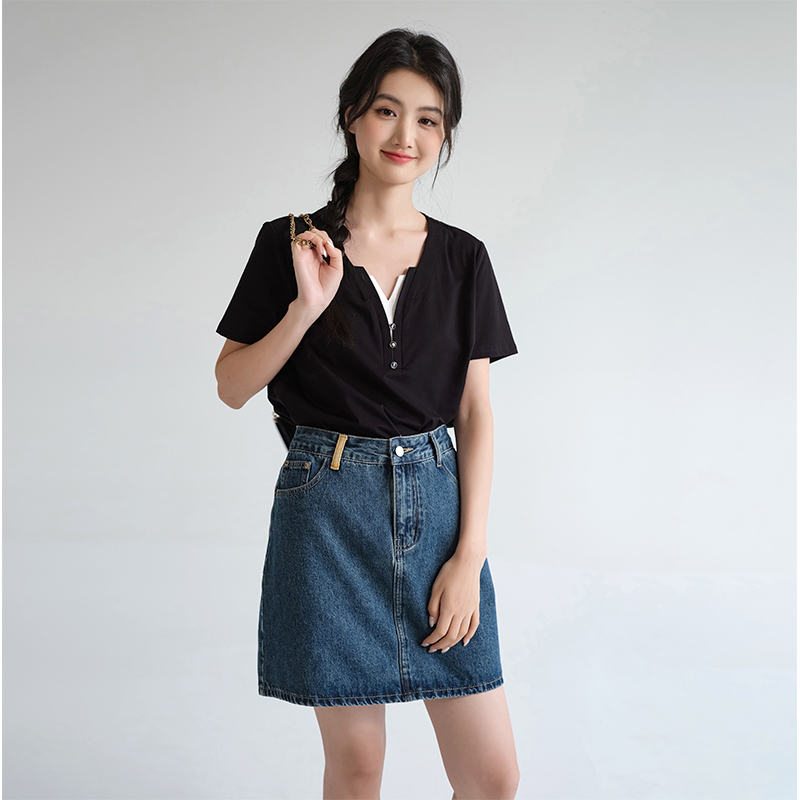 蓝若水大码女装撞色V领百搭短袖T恤胖mm夏季新品韩系chic别致上衣