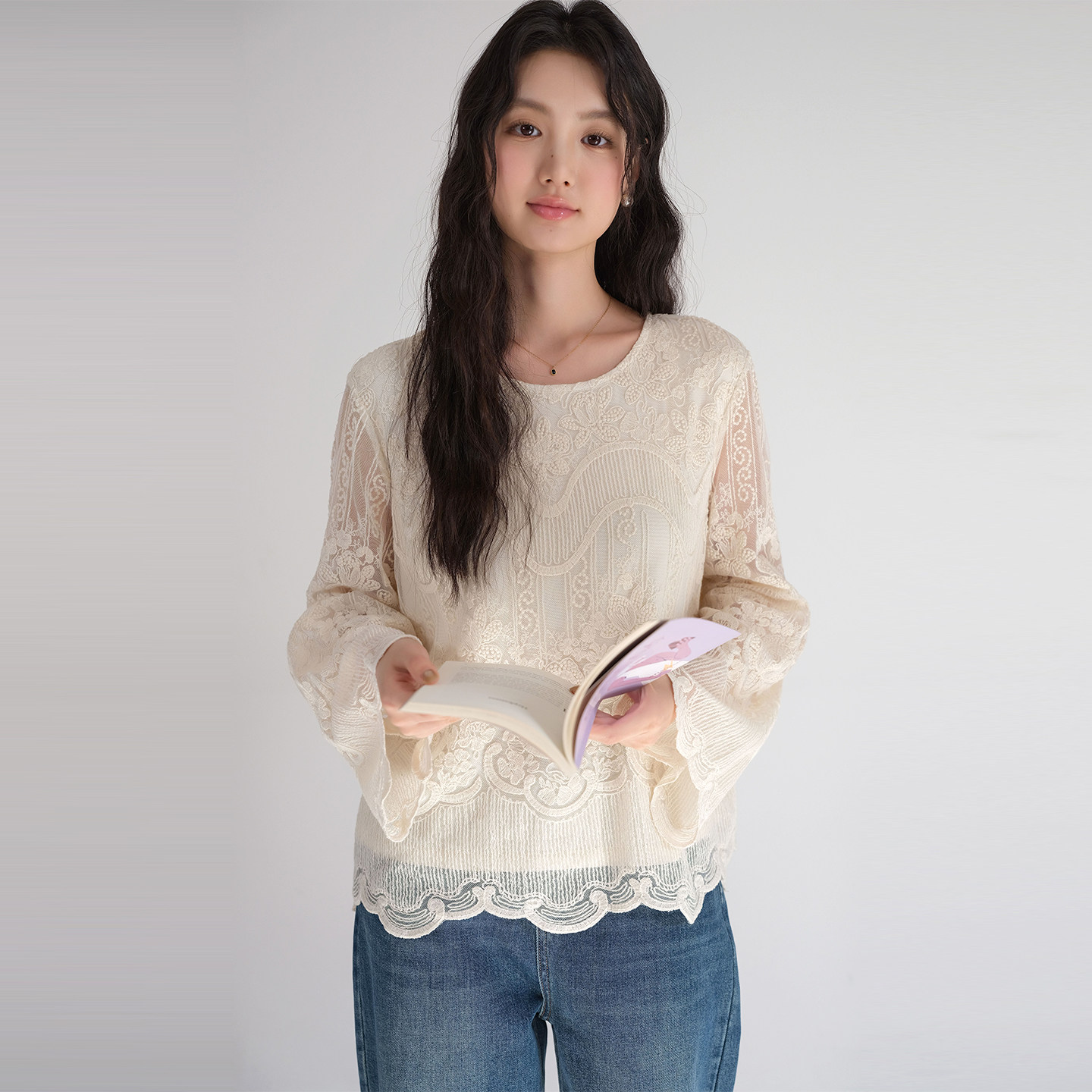 【高级感绣花圆领蕾丝衫】蓝若水大码2026春装新款法式喇叭袖上衣,淘宝优惠券,粉丝福利购,淘宝优惠卷