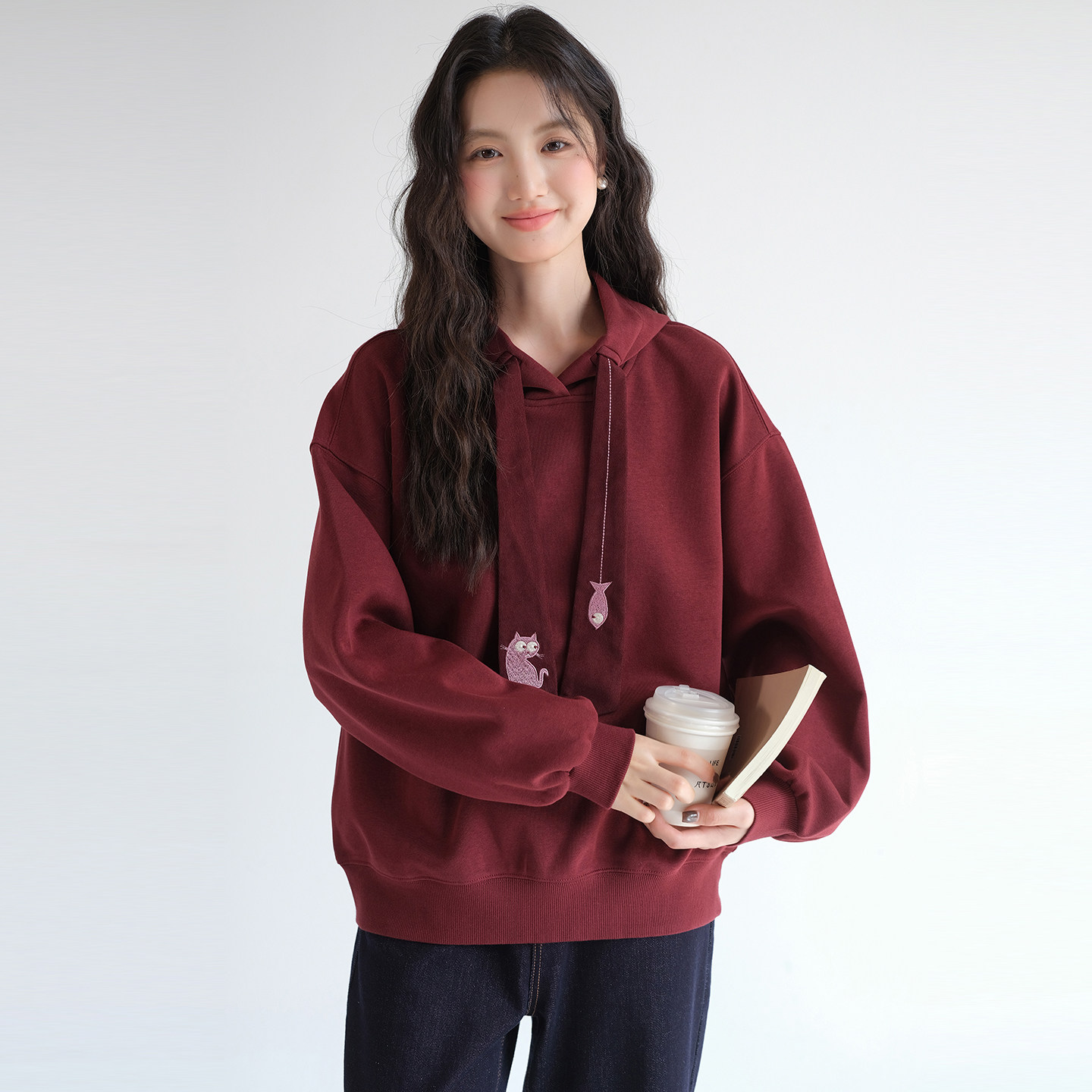 【猫咪刺绣连帽卫衣】蓝若水大码2026春装新款宽松加厚复古红上衣,淘宝优惠券,粉丝福利购,淘宝优惠卷