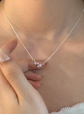 新款锆石小花项链女ins冷淡风设计感优雅抖音温柔森系锁骨链夏季