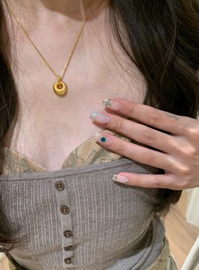 小红书爆款金驼峰项链女ins小众设计2026新款时尚拉丝吊坠锁骨链