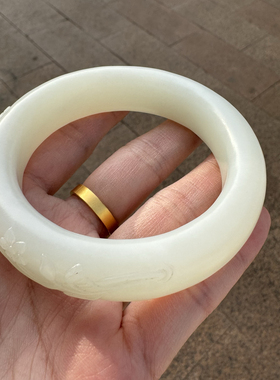 新疆和田玉且末白玉羊脂白玉手镯泥鳅背玉兰花俏雕手镯油脂油糯