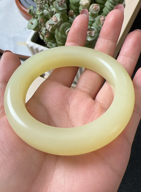 新疆和田玉若羌黄口手镯鸡油黄手镯油润细腻油膏料手镯