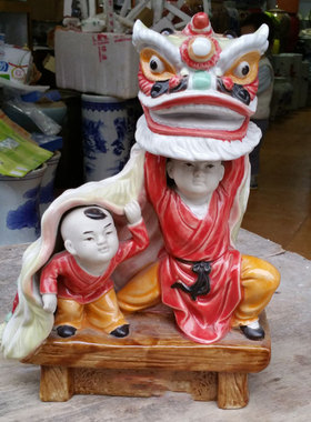 春节人物设计新年耍舞狮子雕塑像