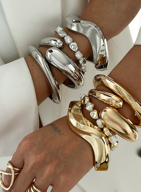 欧美跨境不规则仿珍珠手饰 设计感时尚潮流合金光面水滴抱抱手镯