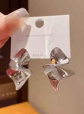 冷淡风金属螺旋高级感气质耳钉女