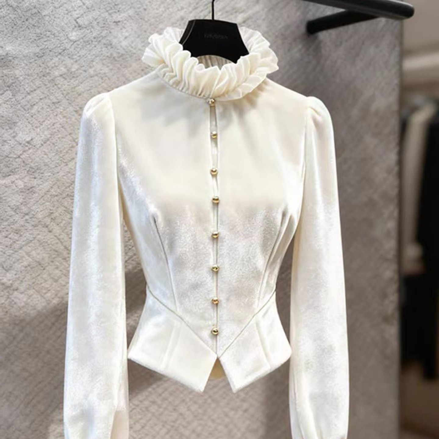 独特漂亮新款小衫女冬绝美巨好看设计感气质高端法式白色丝绒衬衫,淘宝优惠券,粉丝福利购,淘宝优惠卷