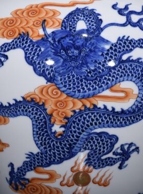 独特收藏乾隆年制款青花霁红云龙祥瑞盘龙云海龙纹梅瓶大摆件