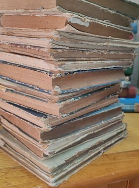 复古外文老旧书陈列装饰二手老版书硬皮书摄影道具摆件一本价格