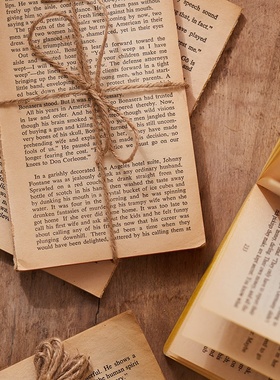 复古外文英文麻绳捆绑一捆老旧黄书捆装饰陈列摆件摄影拍摄道具