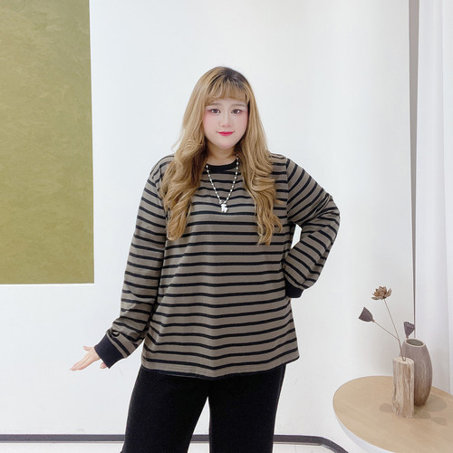 韩系休闲风遮肉条纹上衣胖莹莹大码女装春季正肩百搭阔版条纹T恤 - 图2