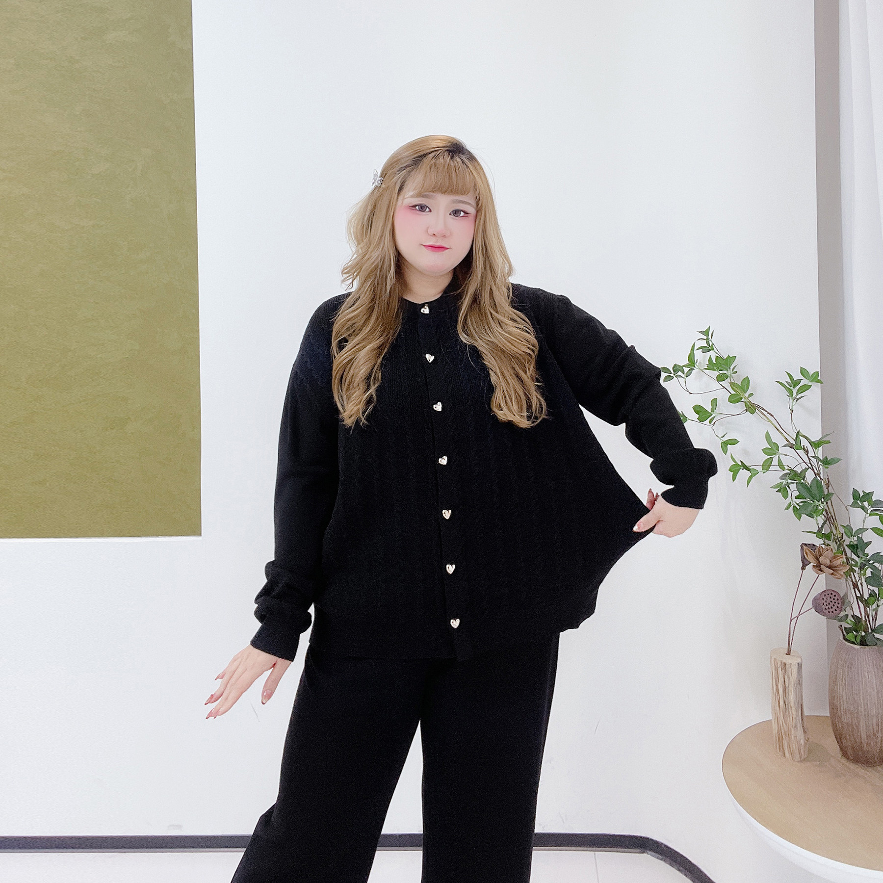 350斤宽松遮肉针织开衫胖莹莹大码女装秋冬肌理感减龄风麻花毛衣,淘宝优惠券,粉丝福利购,淘宝优惠卷