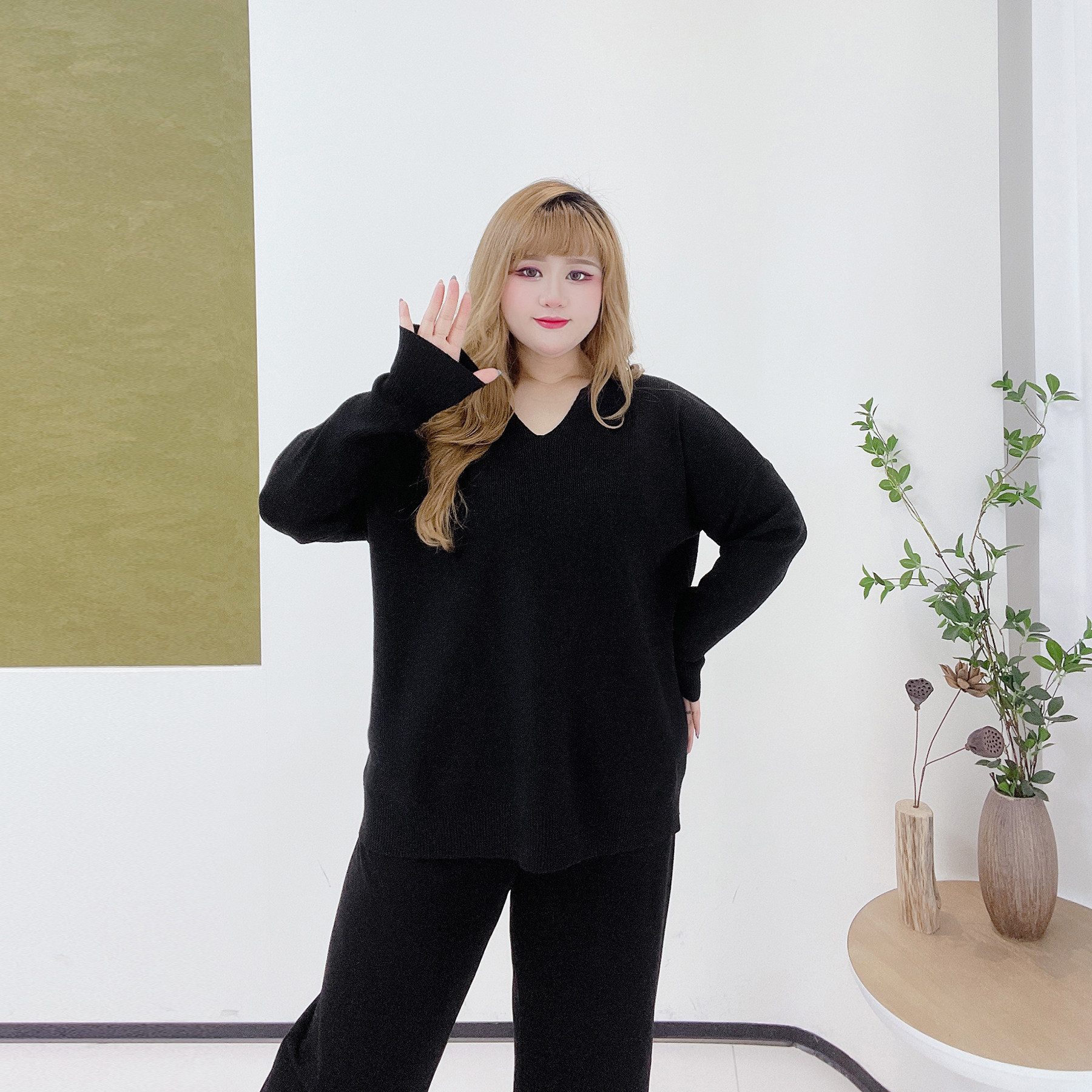 350斤显瘦加厚V领针织打底衫胖莹莹大码女装秋冬弹力简约纽扣毛衣,淘宝优惠券,粉丝福利购,淘宝优惠卷