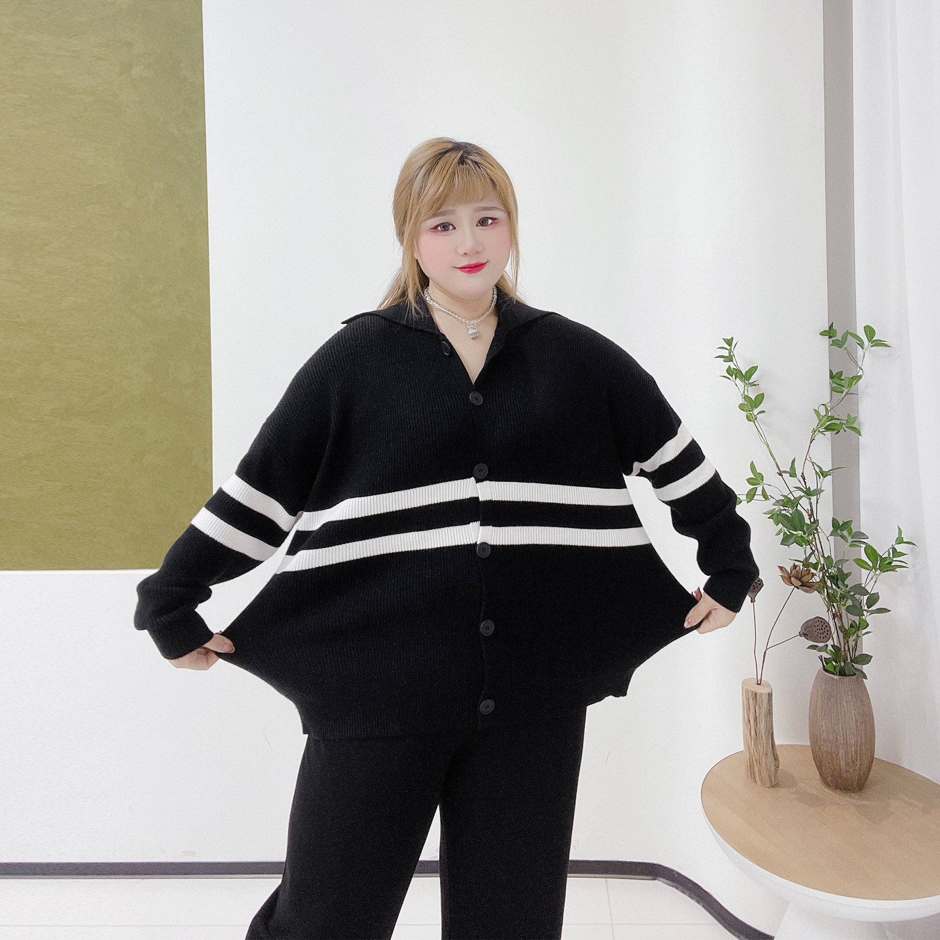 350斤慵懒风撞色条纹遮肉毛衣胖莹莹大码女装秋冬大翻领针织开衫,淘宝优惠券,粉丝福利购,淘宝优惠卷