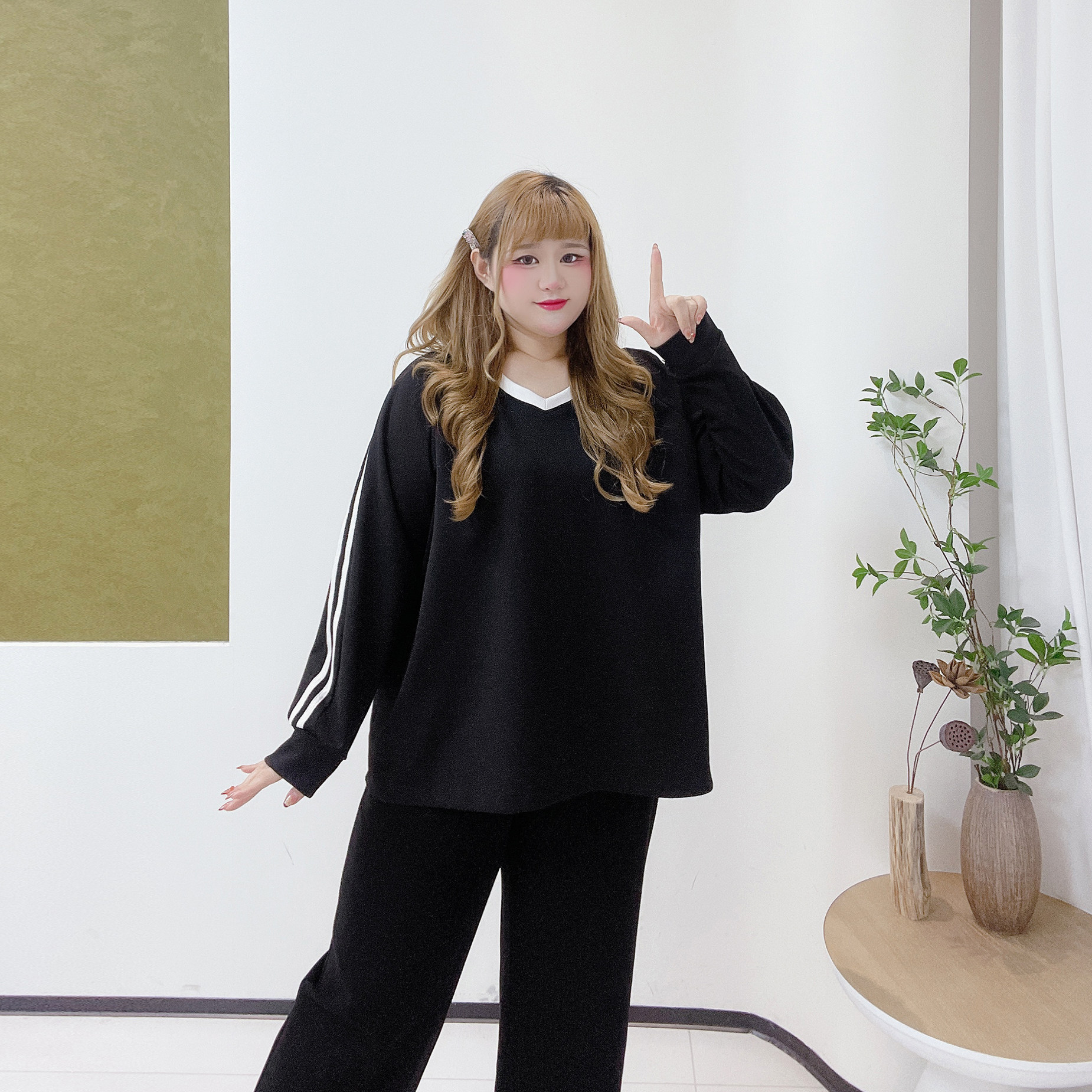 350斤撞色条纹运动卫衣胖莹莹大码女装秋冬300斤加肥v领内搭上衣,淘宝优惠券,粉丝福利购,淘宝优惠卷