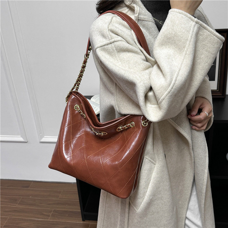 大容量菱格水桶包包女2026新款高级质感单肩斜挎包复古链条通勤包,淘宝优惠券,粉丝福利购,淘宝优惠卷