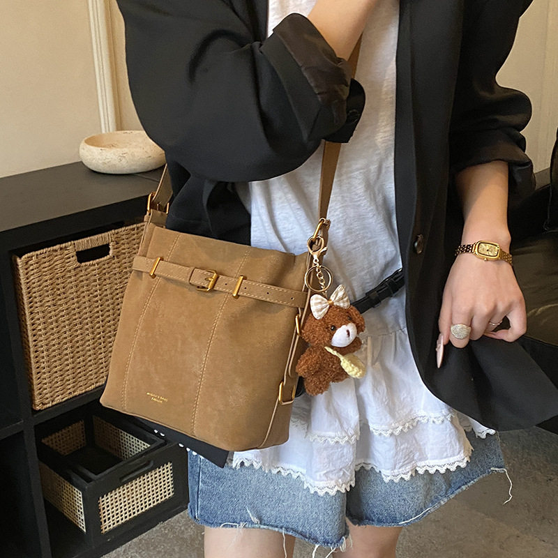 高级质感大容量包包女2026新款复古百搭斜挎包休闲爆款单肩水桶包,淘宝优惠券,粉丝福利购,淘宝优惠卷