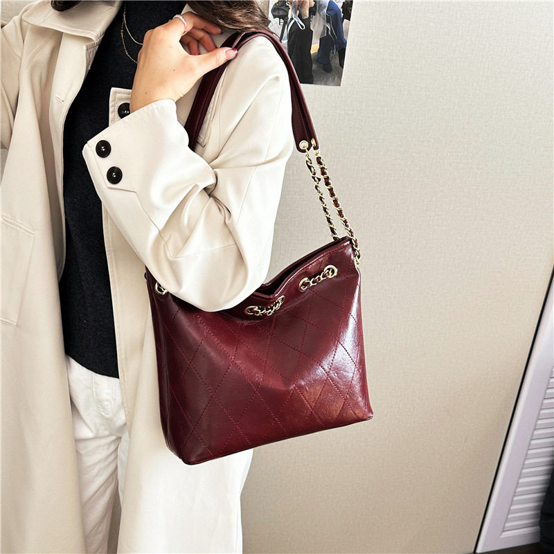 大容量菱格水桶包包女2026新款高级质感单肩斜挎包复古链条通勤包,淘宝优惠券,粉丝福利购,淘宝优惠卷