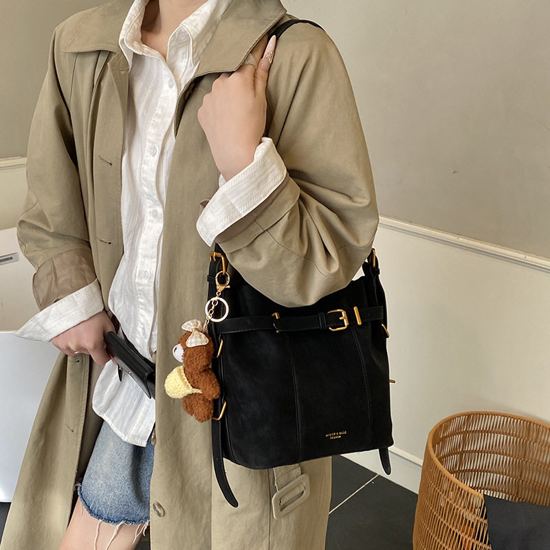 高级质感大容量包包女2026新款复古百搭斜挎包休闲爆款单肩水桶包,淘宝优惠券,粉丝福利购,淘宝优惠卷