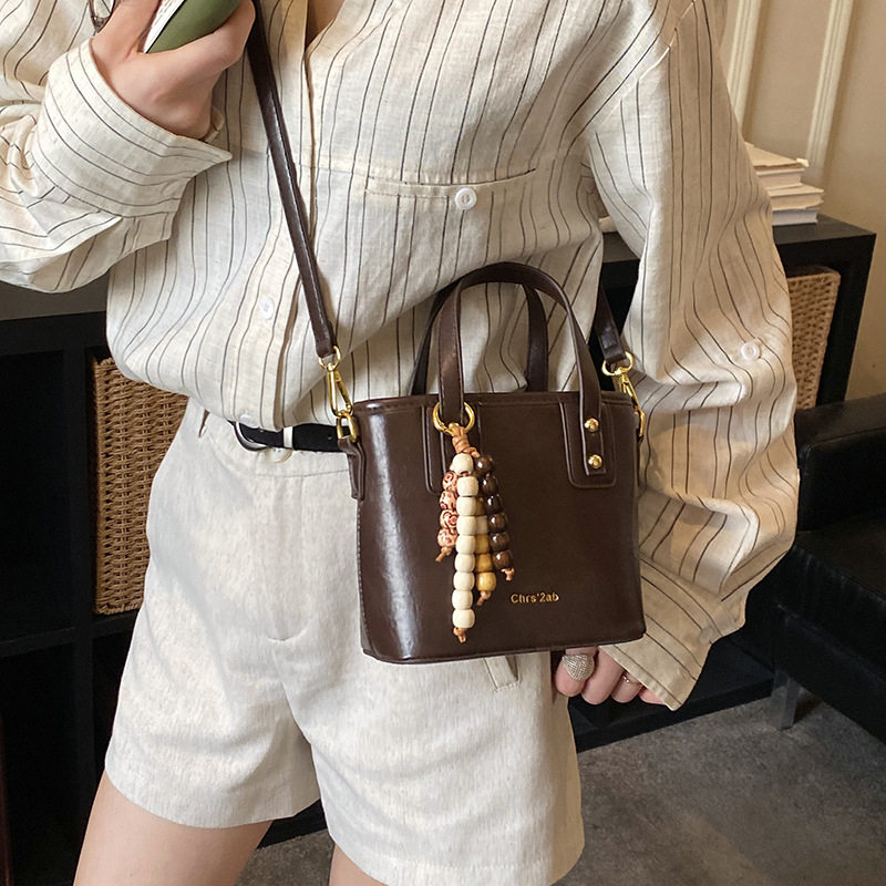 手提包包女式2026新款潮小众高级感轻奢百搭单肩包精致斜挎水桶包,淘宝优惠券,粉丝福利购,淘宝优惠卷