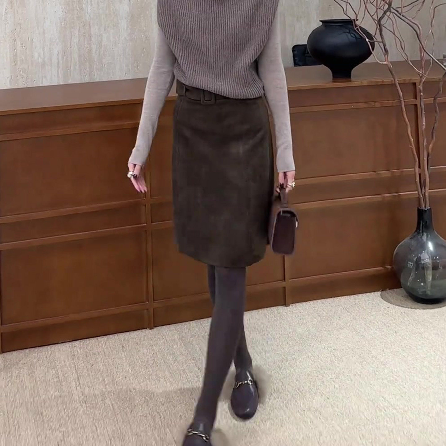 复古咖色麂皮半身裙女2025年冬季流行新款时尚气质高腰显瘦直筒裙,淘宝优惠券,粉丝福利购,淘宝优惠卷
