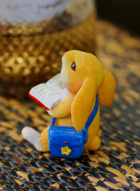 兔子看书微景观桌面花盆装饰摆件