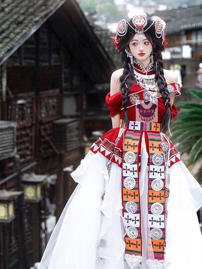 新款少数民族纳西族服饰苗疆爆款摄影苗族红色少女套装高端旅拍服