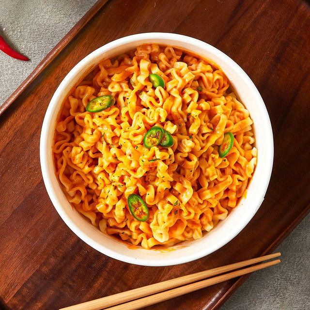 South Korea imported 130g instant seafood flavor instant noodles