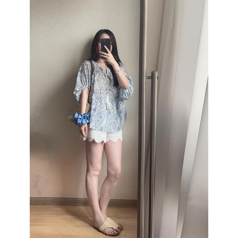 度假风蓝色印花短袖衬衫女夏季法式小众设计感宽松系带泡泡袖上衣 - 图0
