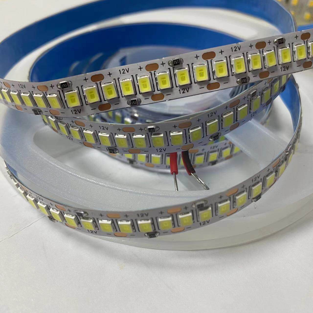 led软灯带12V/24V/220V裸板防水120灯240灯自粘高低压超亮软灯带_虎窝淘