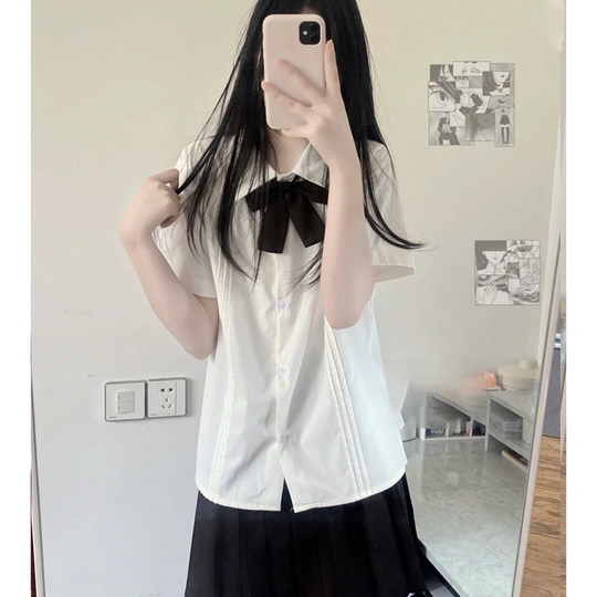 Базовая рубашка с короткими рукавами со складками в японском стиле.