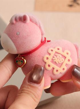 可爱植绒生肖马文创装饰办公桌面摆件2026新款马年吉祥物新年礼物