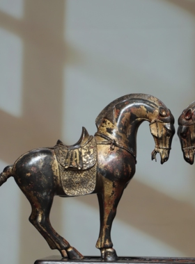 仿古纯铜器雕古玩收藏唐马一对博物馆装饰展览艺术品桌面复古摆件
