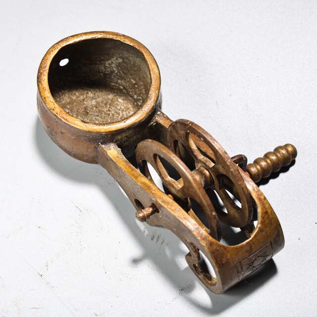 Antique copperware, brass ink fountain, old-fashioned scribing equipment, ancient woodworking supplies, decorative crafts, collectibles, ornaments