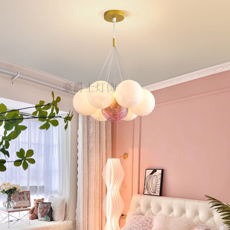 北欧客厅卧室灯具现代简约创意月球泡泡吊灯餐厅儿童房星球吊灯饰